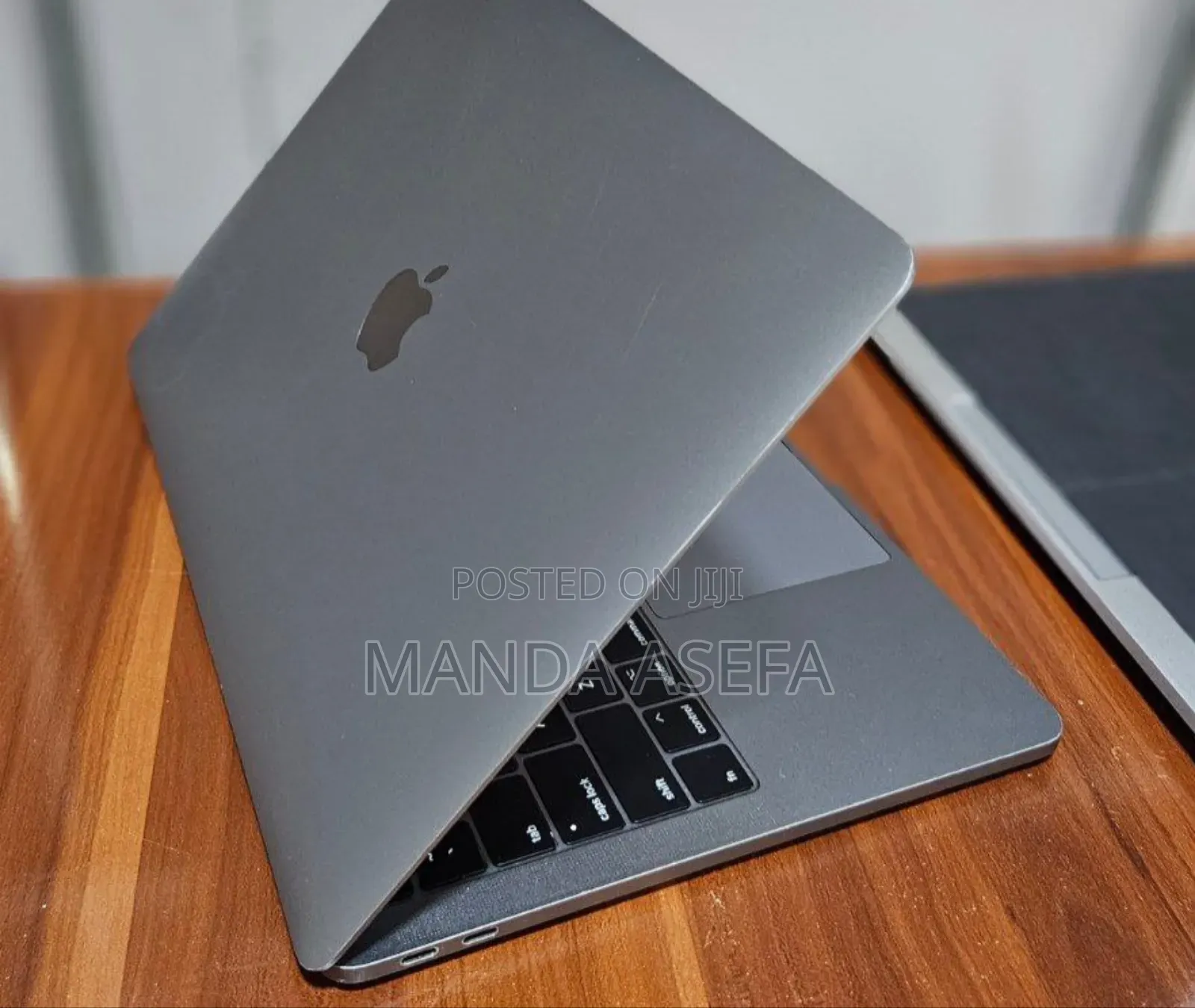 New Laptop Apple MacBook Pro 2017 8GB Intel Core i7 SSD 256GB