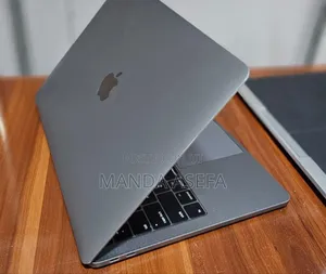 New Laptop Apple MacBook Pro 2017 8GB Intel Core i7 SSD 256GB