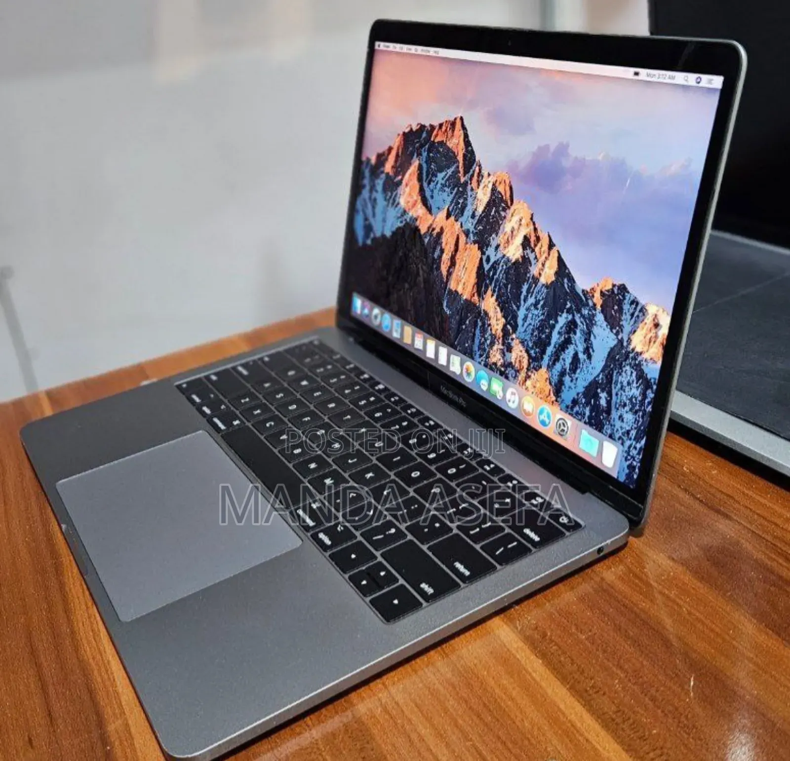 New Laptop Apple MacBook Pro 2017 8GB Intel Core i7 SSD 256GB