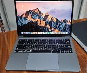 New Laptop Apple MacBook Pro 2017 8GB Intel Core i7 SSD 256GB