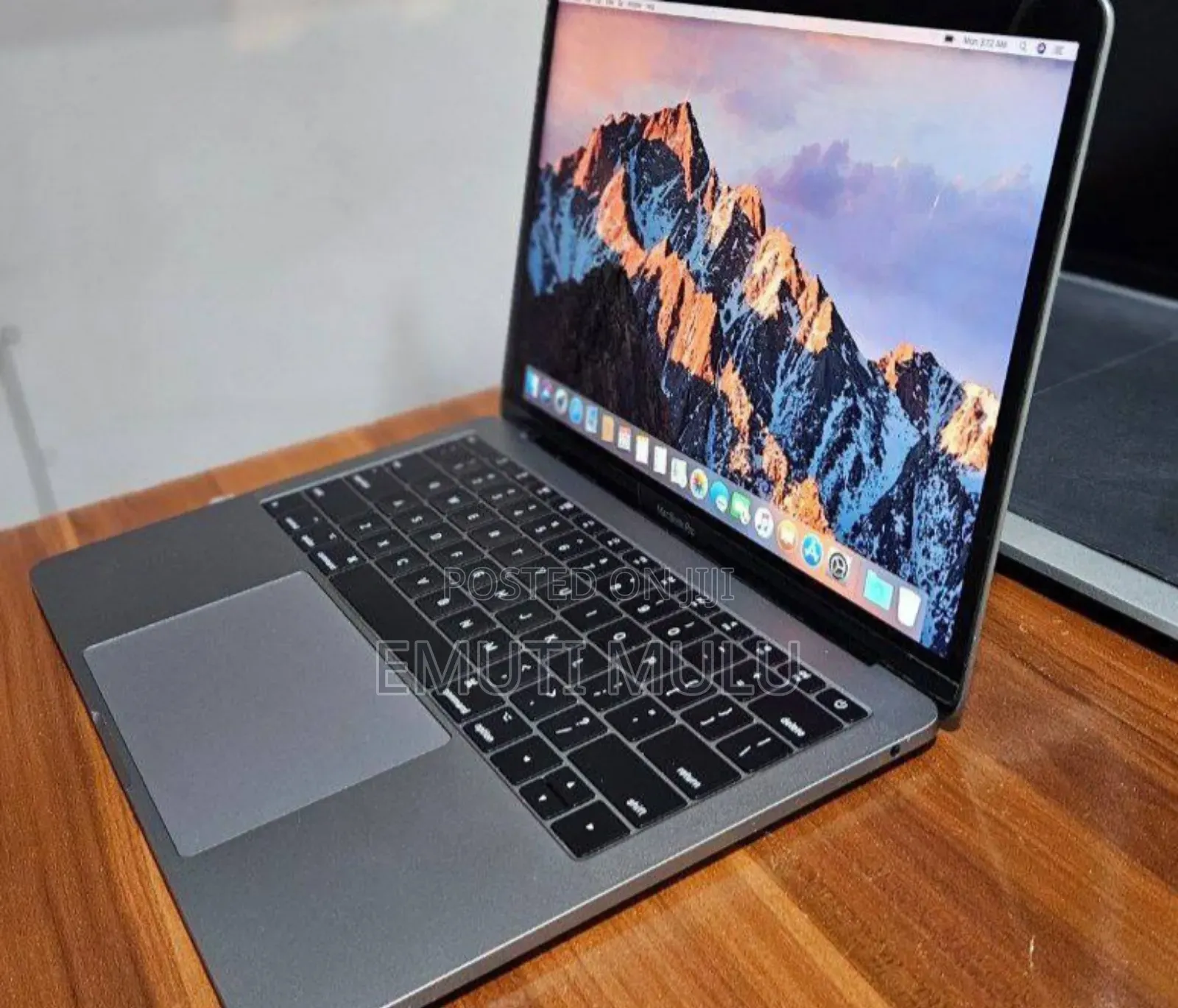 New Laptop Apple MacBook Pro 2017 8GB Intel Core i5 SSD 256GB