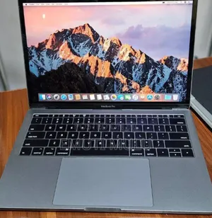 New Laptop Apple MacBook Pro 2017 8GB Intel Core i5 SSD 256GB