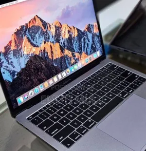 New Laptop Apple MacBook Pro 2017 8GB Intel Core i5 SSD 256GB