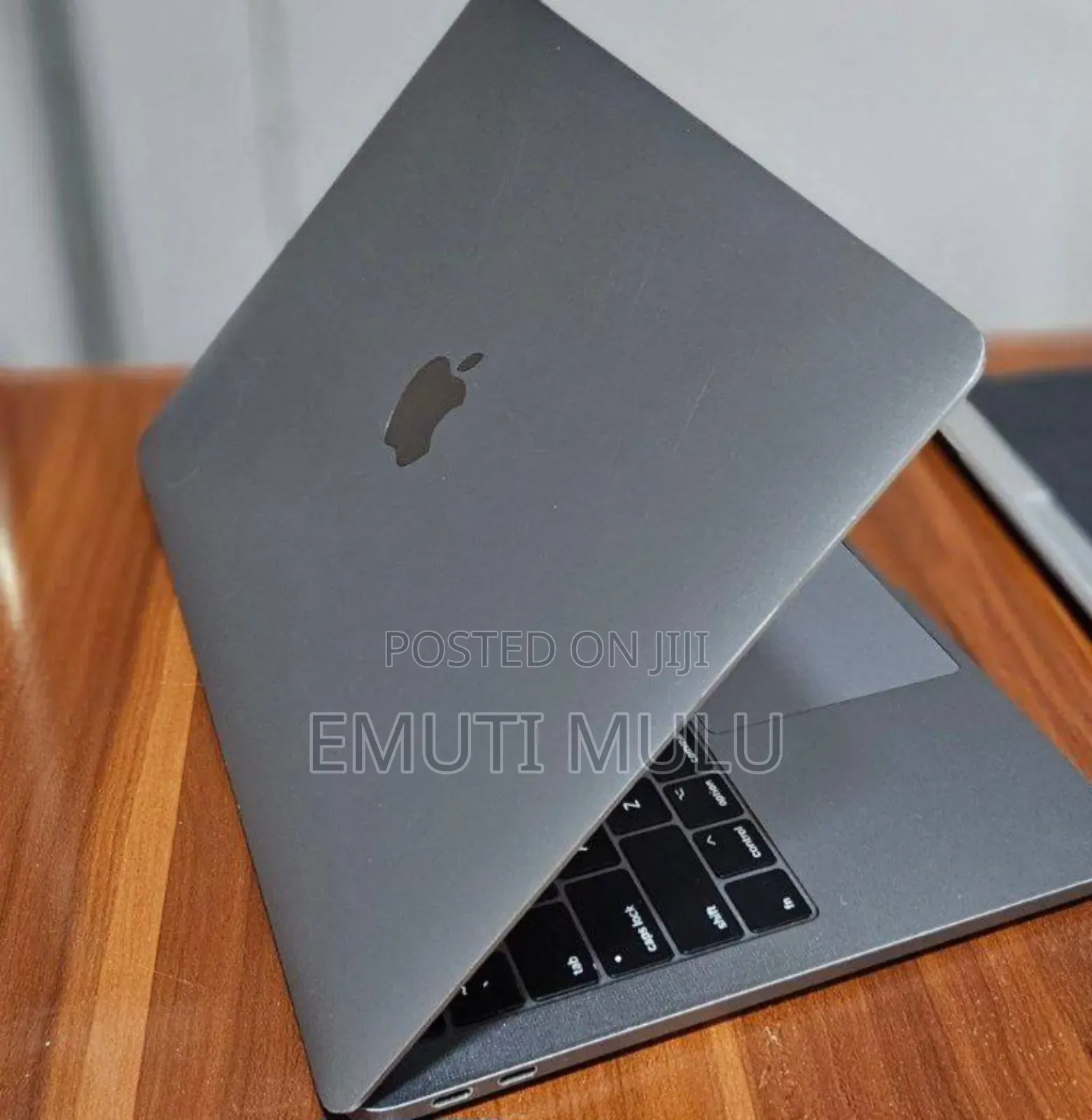 New Laptop Apple MacBook Pro 2017 8GB Intel Core i5 SSD 256GB