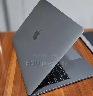 New Laptop Apple MacBook Pro 2017 8GB Intel Core i5 SSD 256GB