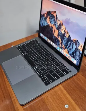 New Laptop Apple MacBook Pro 2017 8GB Intel Core i5 SSD 256GB
