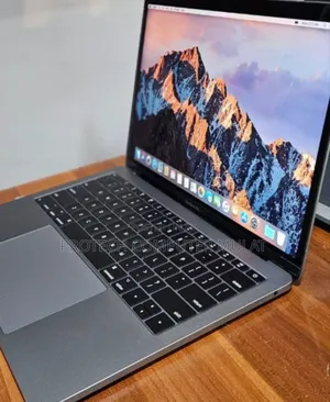 New Laptop Apple MacBook Pro 2017 8GB Intel Core i5 SSD 256GB