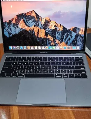 New Laptop Apple MacBook Pro 2017 8GB Intel Core i5 SSD 256GB