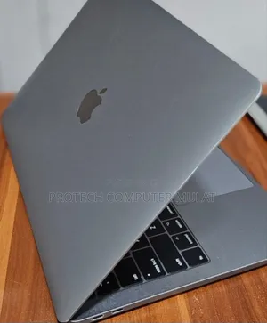 New Laptop Apple MacBook Pro 2017 8GB Intel Core i5 SSD 256GB