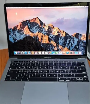 New Laptop Apple MacBook Pro 2017 8GB Intel Core i5 SSD 256GB