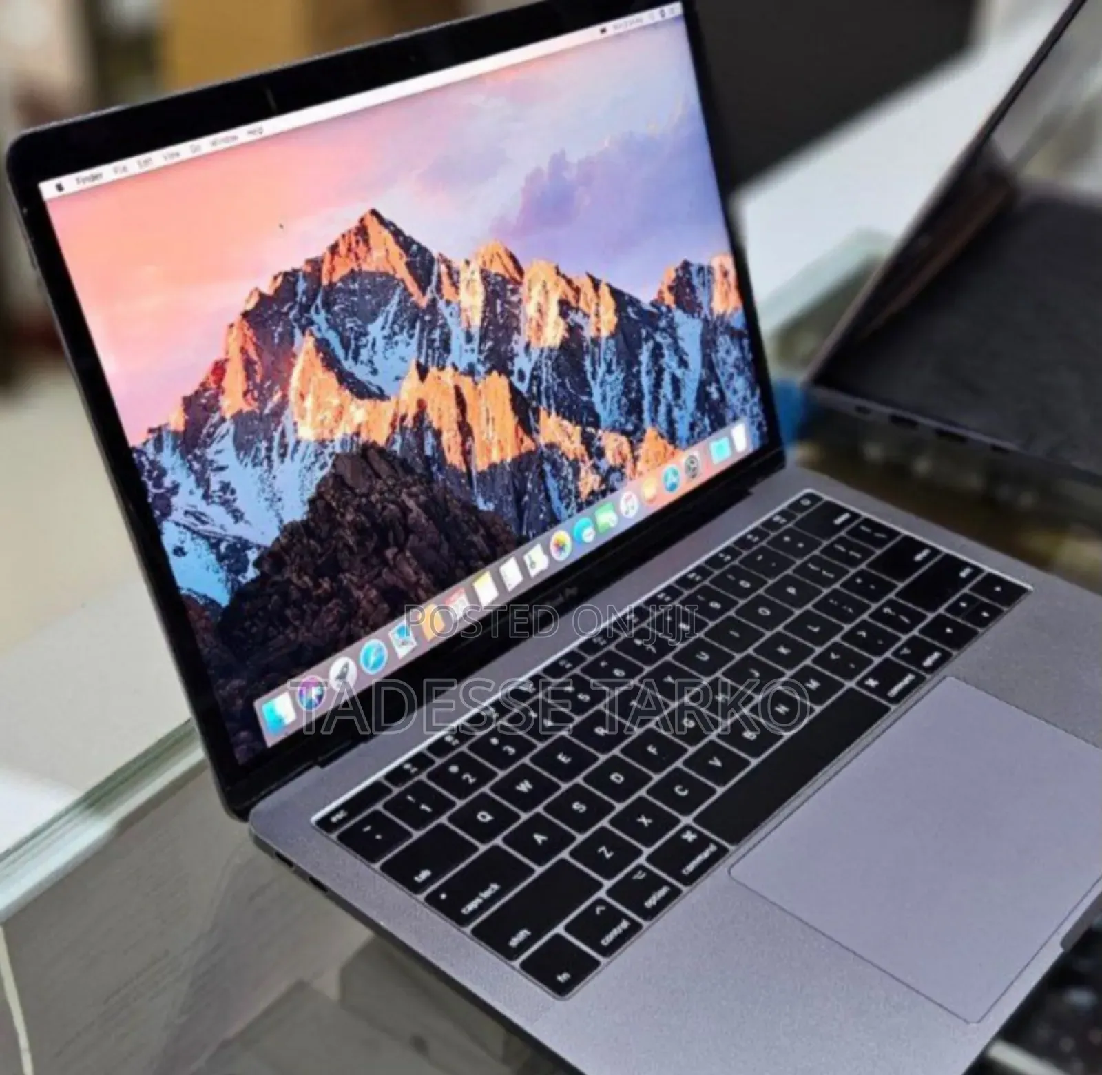 New Laptop Apple MacBook Pro 2017 8GB Intel Core i5 SSD 256GB