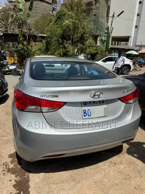 Hyundai Elantra 2012 Silver