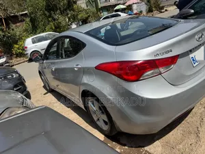 Hyundai Elantra 2012 Silver