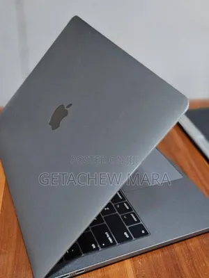 New Laptop Apple MacBook Pro 2017 8GB Intel Core i5 SSD 256GB