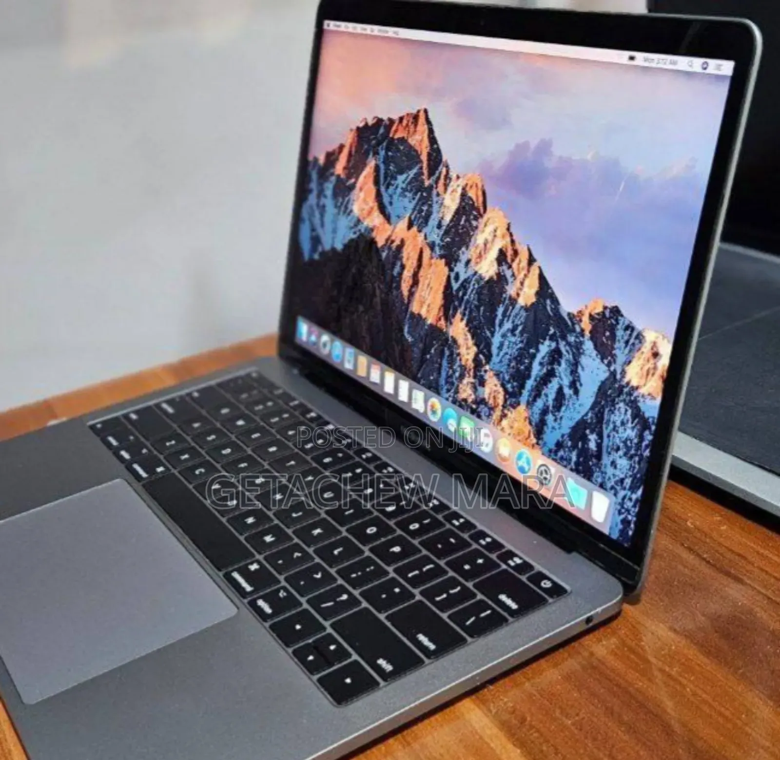 New Laptop Apple MacBook Pro 2017 8GB Intel Core i5 SSD 256GB