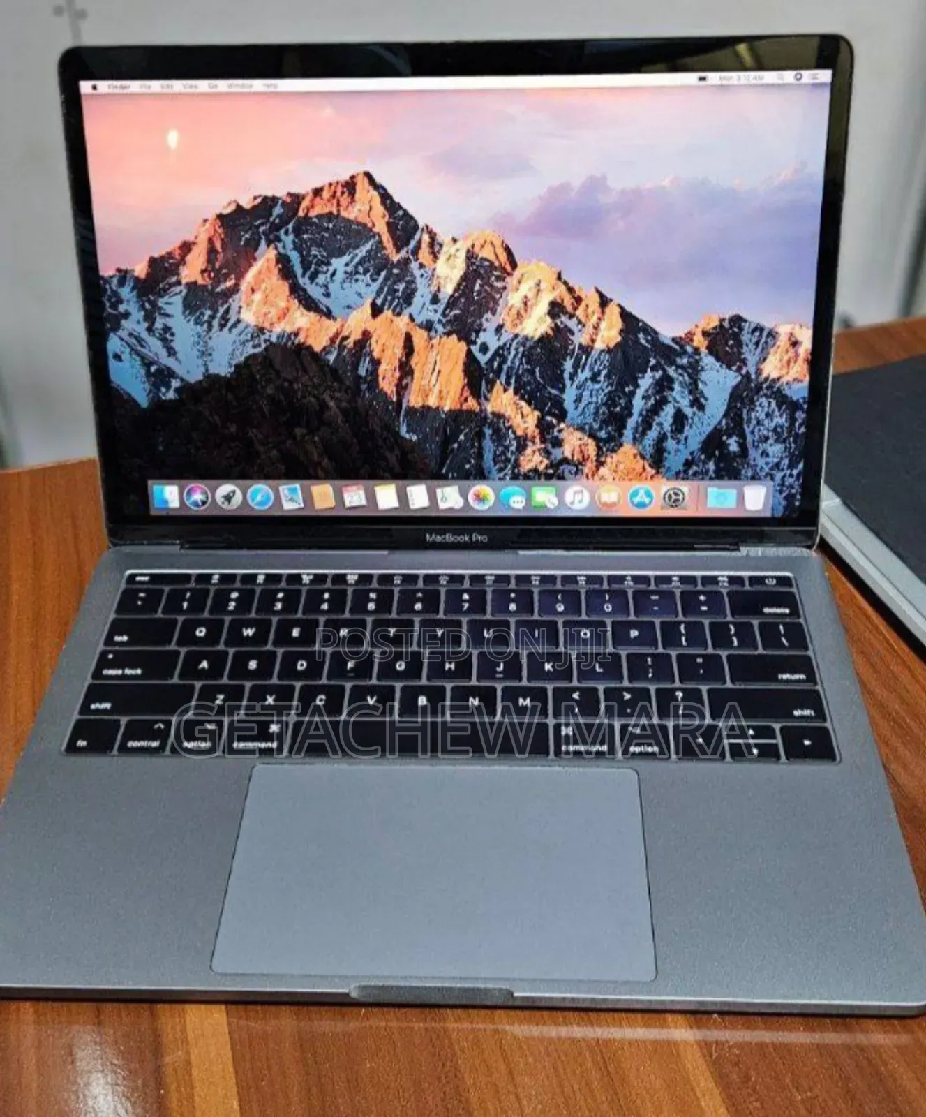 New Laptop Apple MacBook Pro 2017 8GB Intel Core i5 SSD 256GB