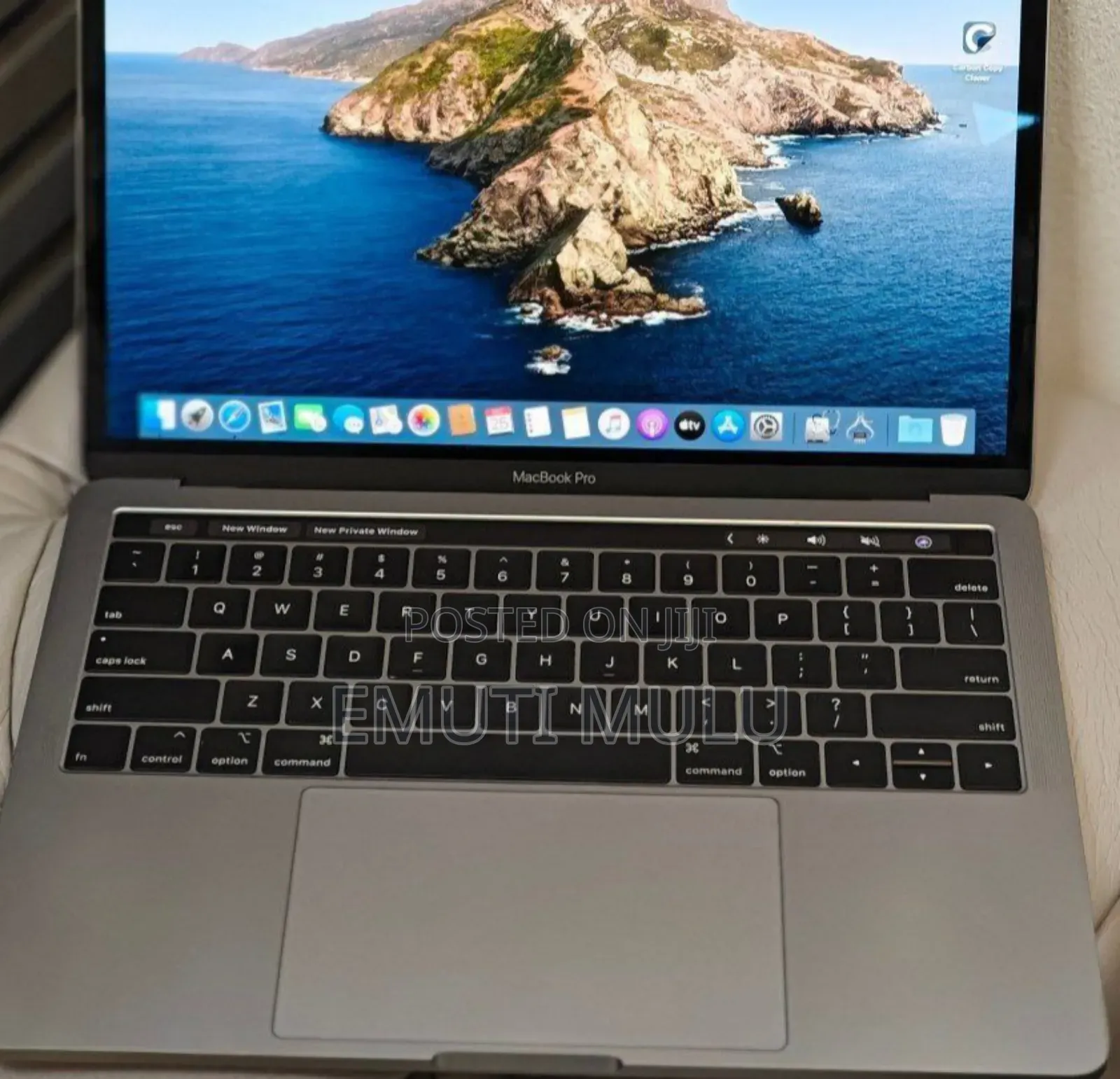 New Laptop Apple MacBook Pro 2019 16GB Intel Core i7 SSD 256GB