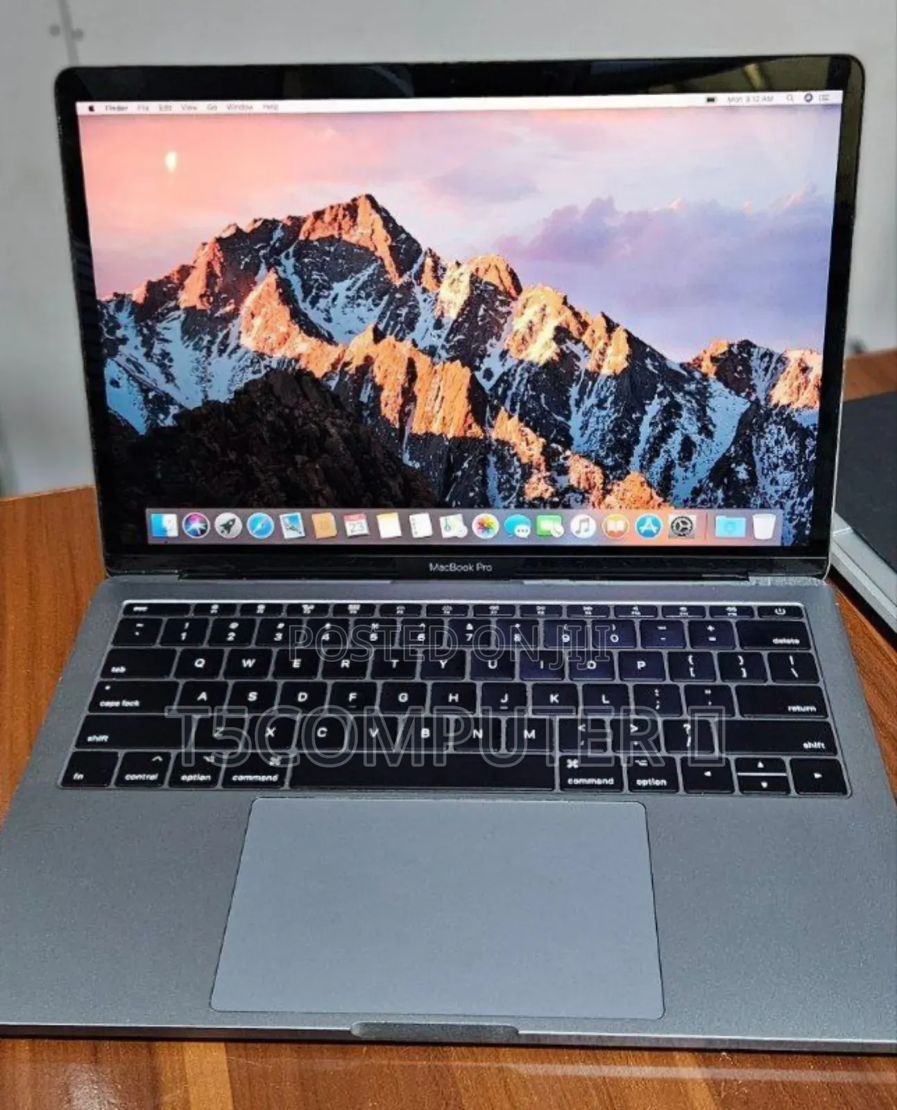 New Laptop Apple MacBook Pro 2017 8GB Intel Core i5 SSD 256GB