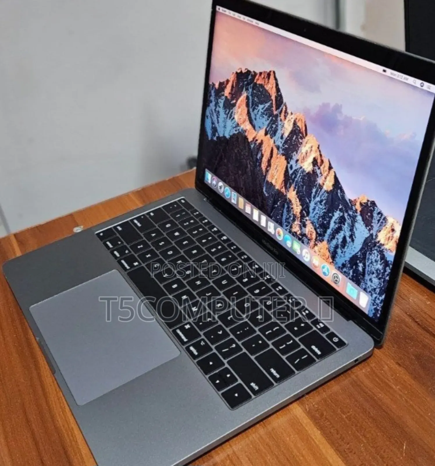 New Laptop Apple MacBook Pro 2017 8GB Intel Core i5 SSD 256GB