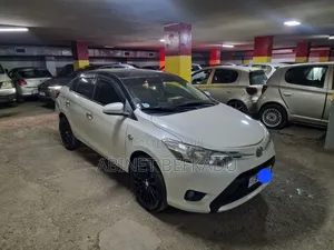 Toyota Yaris L Hatchback 5dr 2014 White