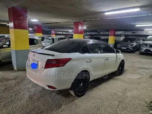 Toyota Yaris L Hatchback 5dr 2014 White