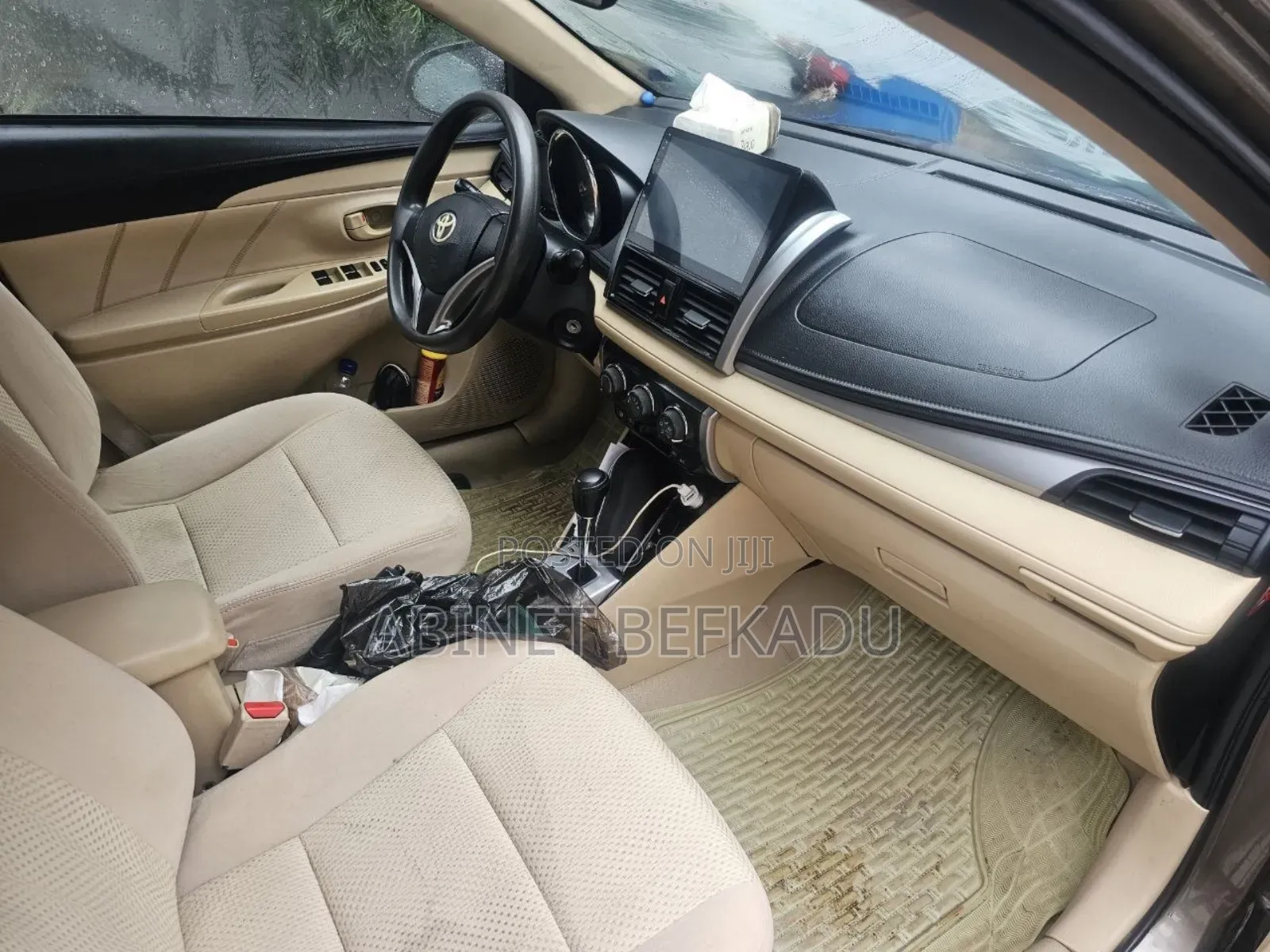 Toyota Yaris L Hatchback 5dr 2014 White