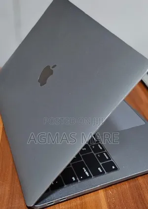 New Laptop Apple MacBook Pro 2017 8GB Intel Core i5 SSD 256GB