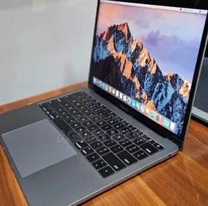 New Laptop Apple MacBook Pro 2017 8GB Intel Core i5 SSD 256GB