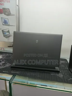 New Laptop Alienware M17x R2 16GB Intel Core i7 SSD 1T