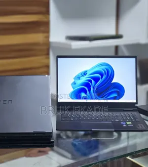 New Laptop HP OmniBook 5 16" 16GB Intel Core i9 SSD 1T