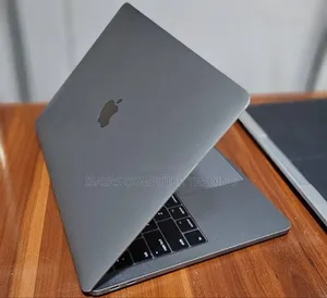 New Laptop Apple MacBook Pro 2017 8GB Intel Core i5 SSD 256GB