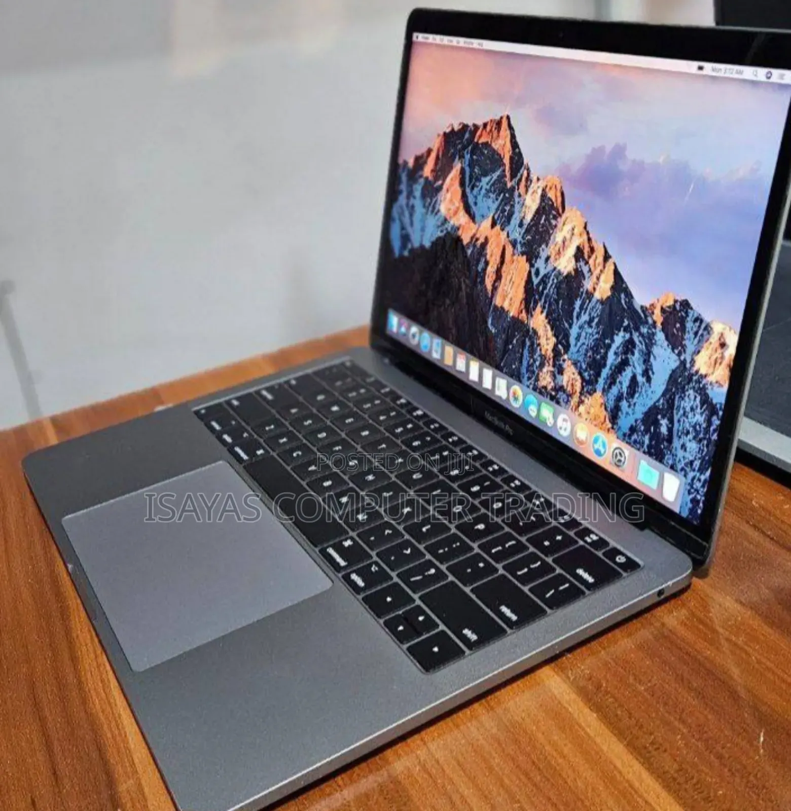 New Laptop Apple MacBook Pro 2017 8GB Intel Core i5 SSD 256GB