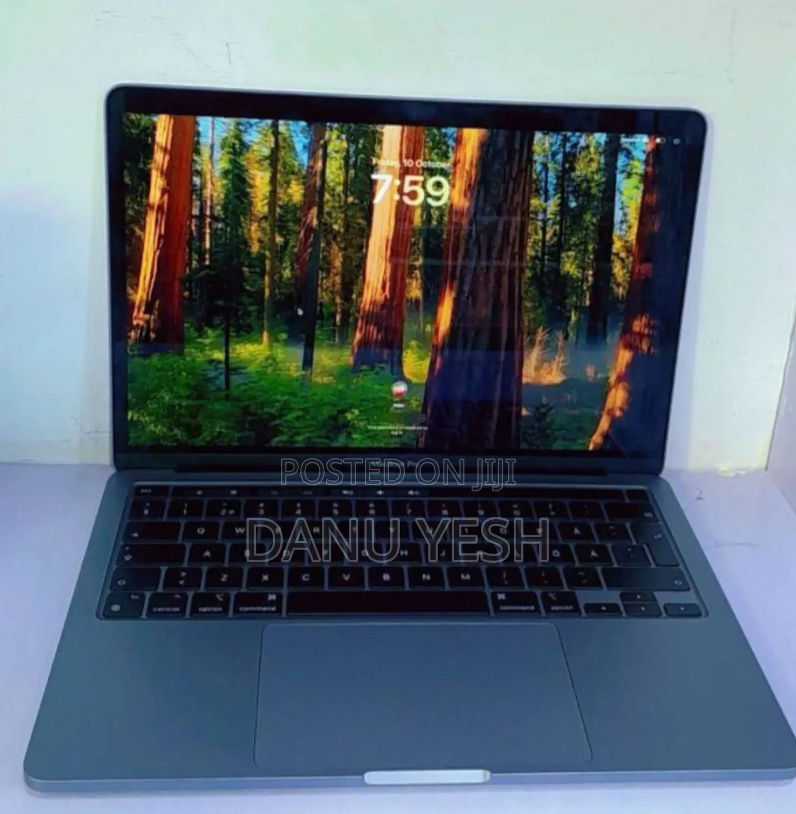 New Laptop Apple MacBook Pro 2020 M1 8GB Apple M1 SSD 256GB