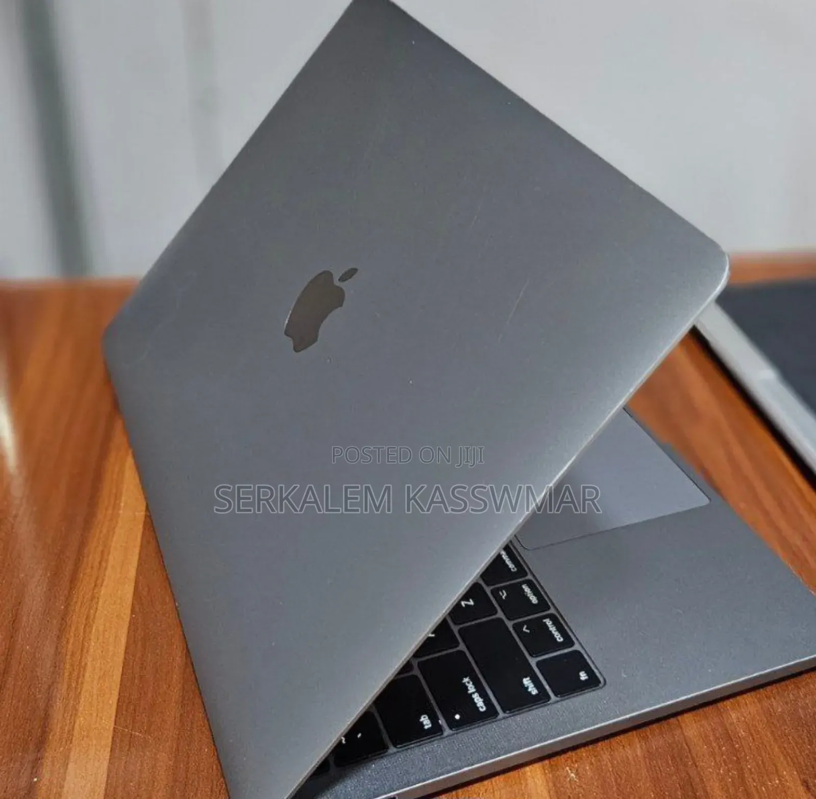 New Laptop Apple MacBook Pro 2017 8GB Intel Core i5 SSD 256GB