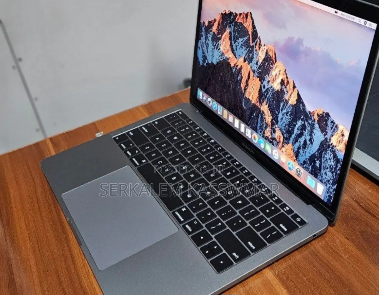New Laptop Apple MacBook Pro 2017 8GB Intel Core i5 SSD 256GB