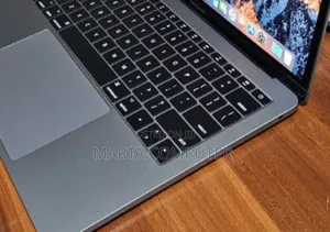 New Laptop Apple MacBook Pro 2016 8GB Intel Core i5 SSD 256GB