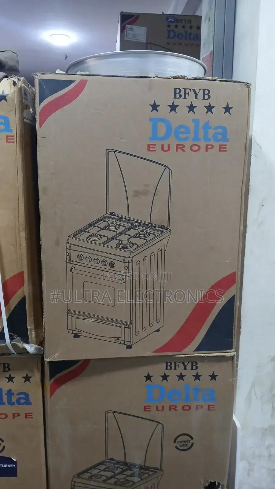 Delta Brand 60x60 Freestanding Stove Featuring a Combo of Gas Burners