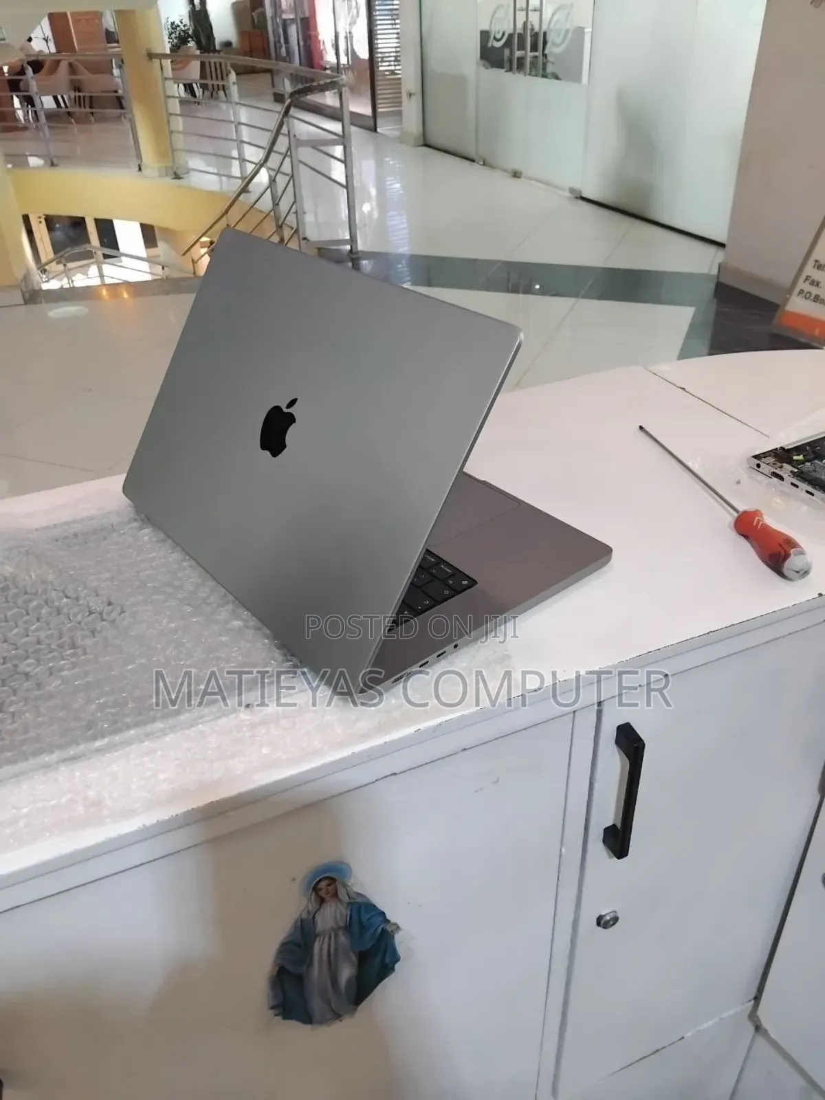 New Laptop Apple MacBook Pro M1 64GB Apple M1 Max SSD 1T