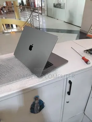 New Laptop Apple MacBook Pro M1 64GB Apple M1 Max SSD 1T