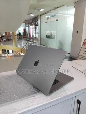 New Laptop Apple MacBook Pro M1 64GB Apple M1 Max SSD 1T
