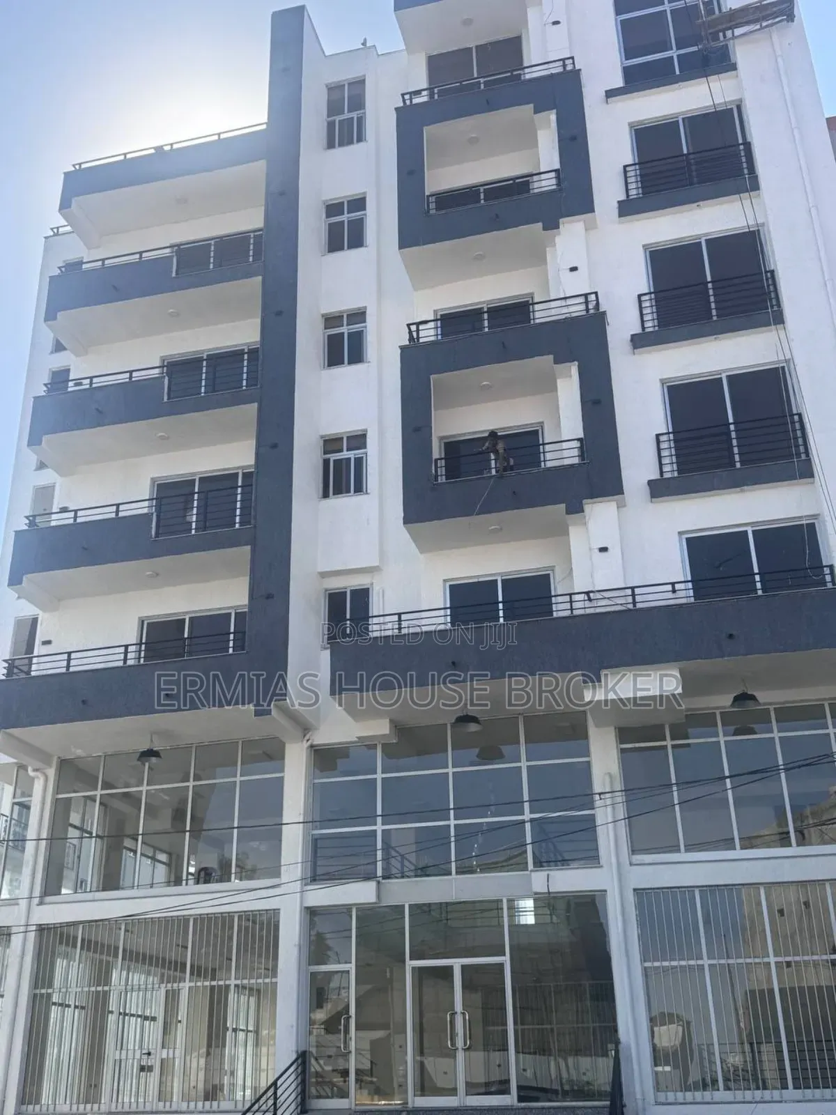 G+5 ሚሸጥ ፎቅ መገናኛ ለይ