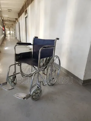 Foldable Almost New Wheelchair Smart Arm Rest Wheelchair ጠንካራ ዊልቸር