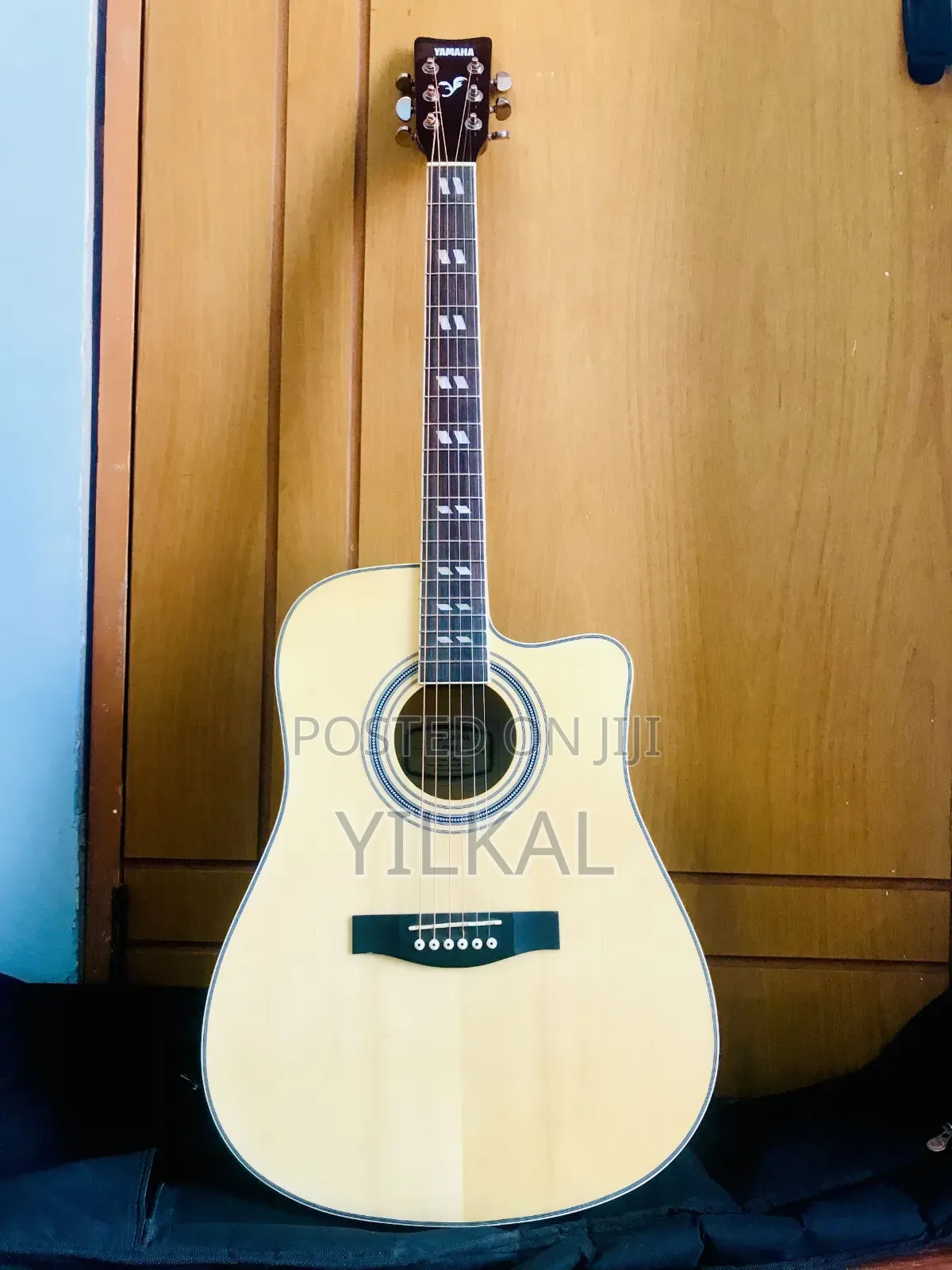 Yamaha Semi Acoustic F6000
