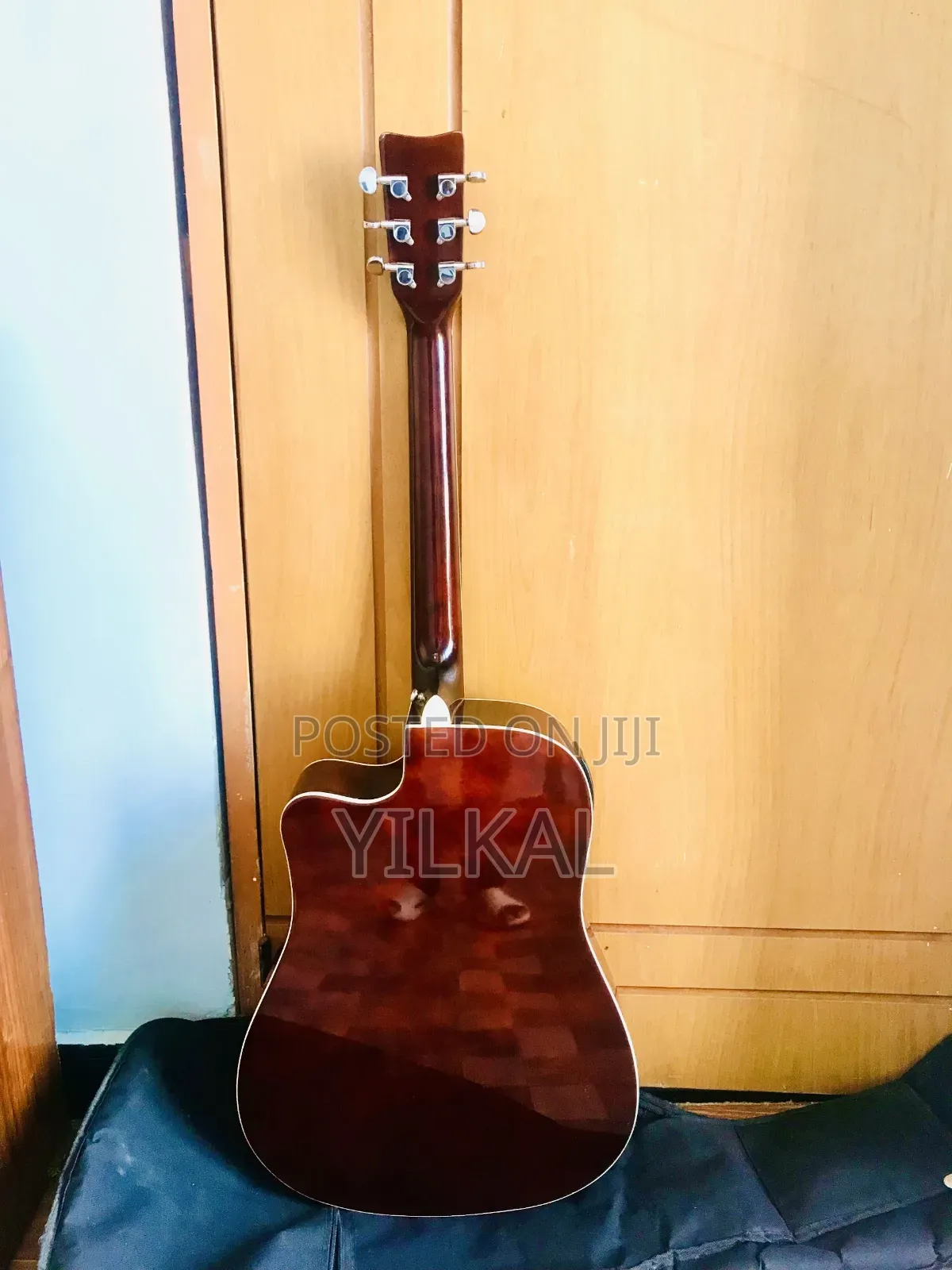 Yamaha Semi Acoustic F6000