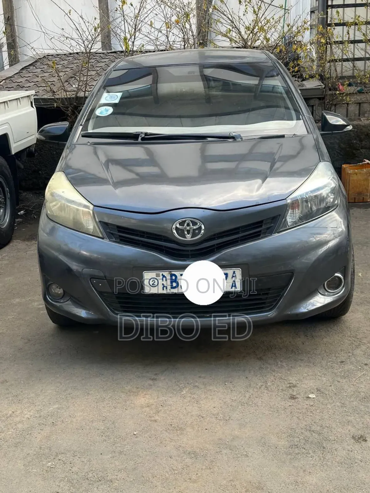 Toyota Yaris 2012 Gray