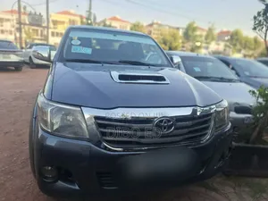 Toyota Hilux 2013 Gray