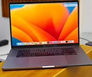New Laptop Apple MacBook Pro 2019 16GB Intel Core i7 SSD 512GB