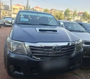 Toyota Hilux 2013 Gray