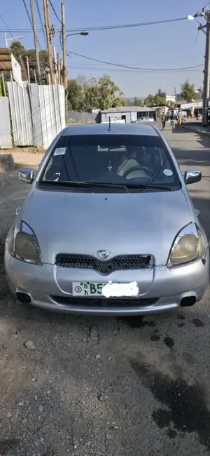 Toyota Vitz 2001 Silver