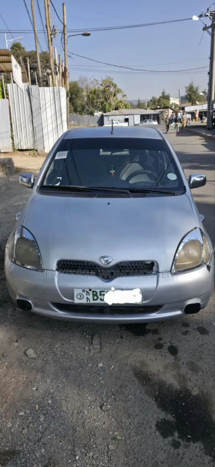 Toyota Vitz 2001 Silver